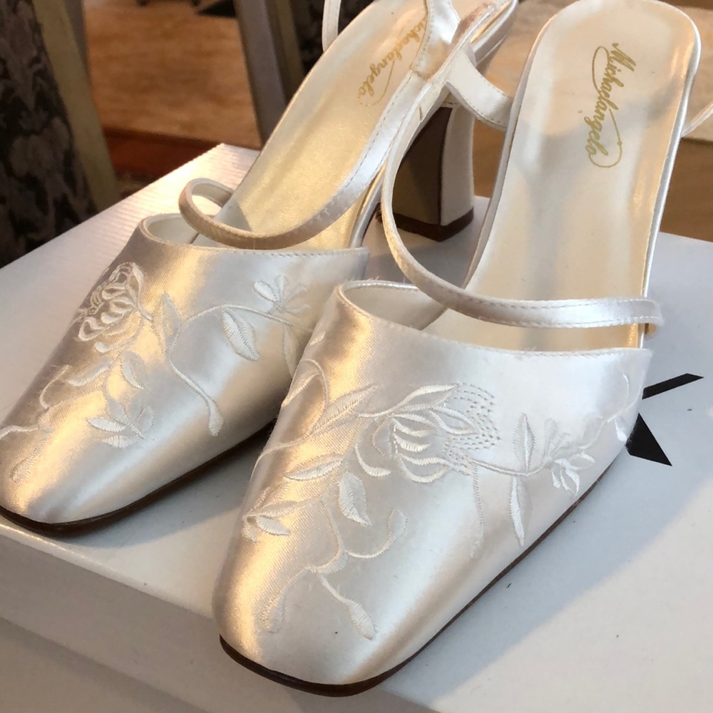 NIB David’s Bridal Shoes size 9